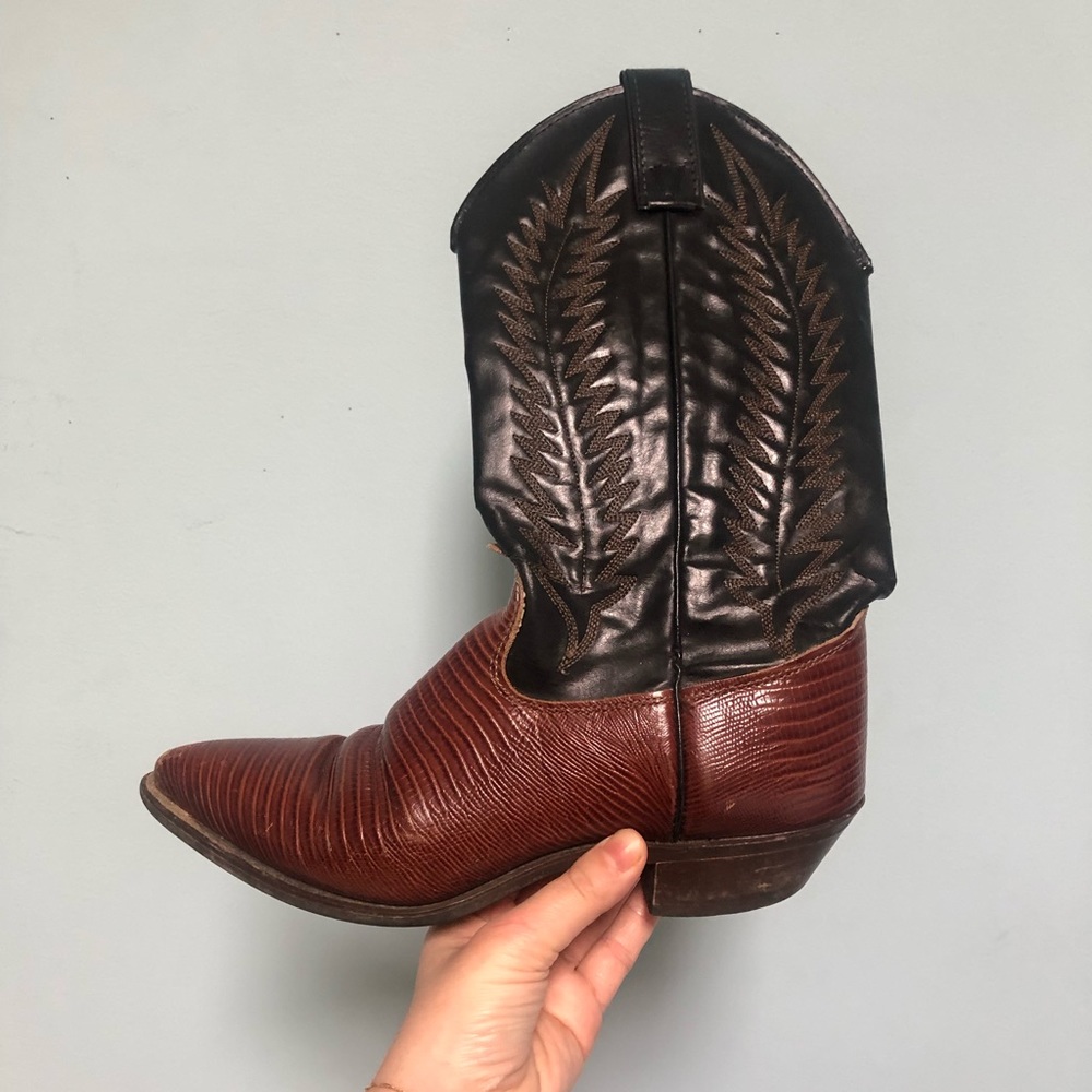 Amazing two tone leather cowboy boots